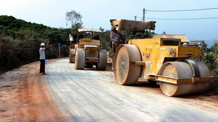 Từ tháng 9/2016 đến nay, Công ty CP Trường Hạnh được công bố trúng 23 gói thầu tại tỉnh Bắc Giang. Ảnh: Văn Thương