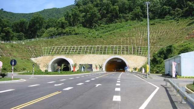 Dự án Đầu tư xây dựng hầm đường bộ qua Đèo Cả, Quốc lộ 1. Ảnh: Minh Tuấn st