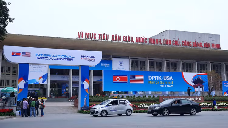 Khoảng 2.600 phóng viên nước ngoài đến Việt Nam là kênh tiếp thị hình ảnh Việt Nam đến với thế giới một cách nhanh chóng và hiệu quả. Ảnh: Lê Tiên