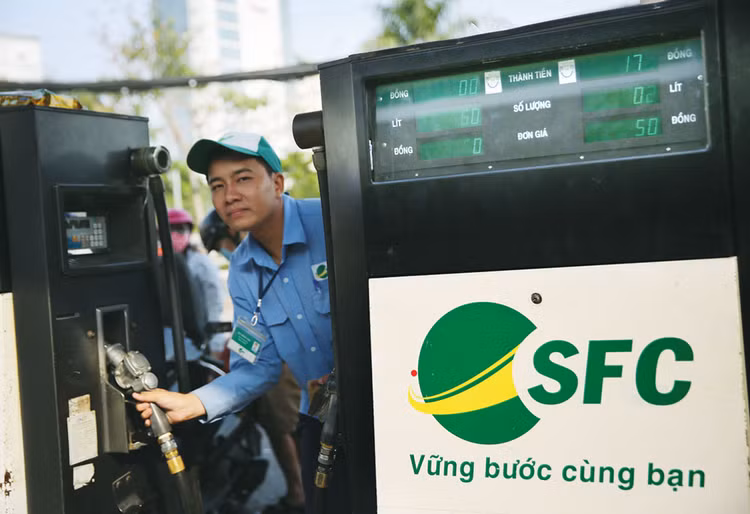 Pháp luật về cạnh tranh cần có biện pháp để ngăn chặn tình trạng tương tự như vụ việc giá xăng giảm nhưng cước phí vận tải không giảm. Ảnh: Nhã Chi