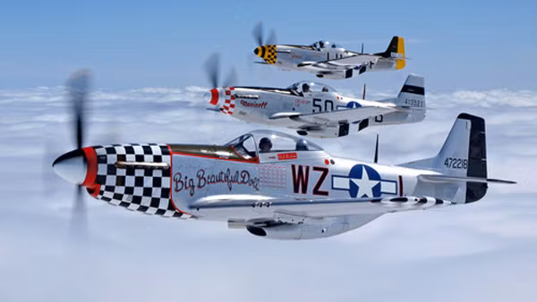 Biên đội P-51D Mustang bay biểu diễn. Ảnh:Wikipedia.