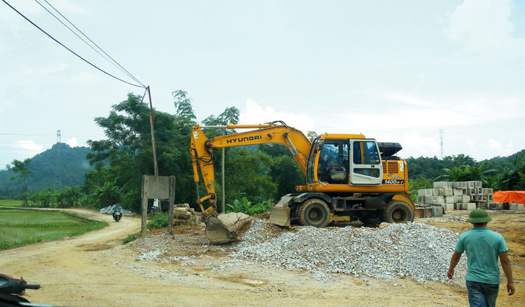 Trong 2 năm qua, Công ty TNHH Thành Long Khánh được công bố trúng 23 gói thầu trên địa bàn huyện Thuận Thành, tỉnh Bắc Ninh. Ảnh: Nhã Chi