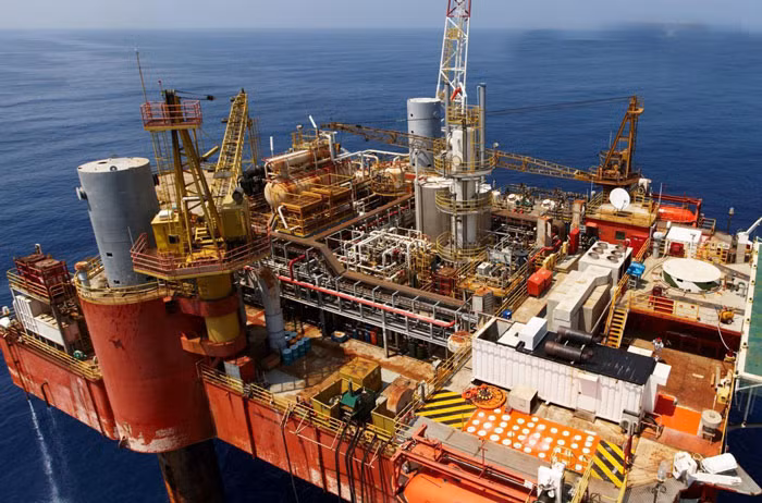 Năm 2016 được dự báo sẽ tiếp tục là năm đầy biến động của giá dầu. Ảnh: Tất Tiên