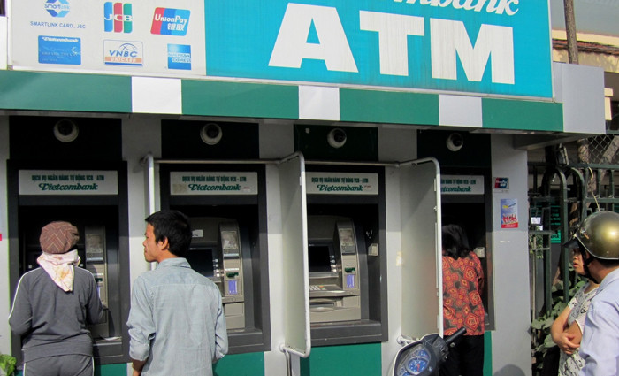 Ngân hàng Nhà nước chỉ đạo bảo đảm đủ tiền mặt cho máy ATM trong dịp Tết. Ảnh: Lê Tiên 