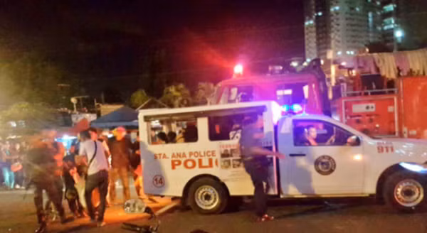 Xe cảnh sát tại hiện trường vụ nổ chợ đêm. Ảnh: Twitter