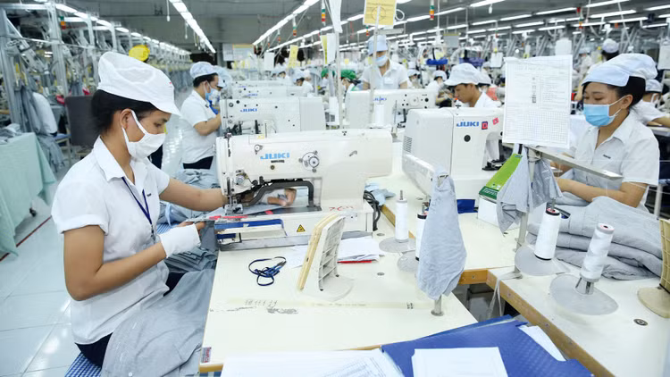 Xuất xứ nguyên liệu là thách thức rất lớn đối với ngành dệt may để tận dụng cơ hội mà các hiệp định thương mại tự do mang lại. Ảnh: Lê Tiên