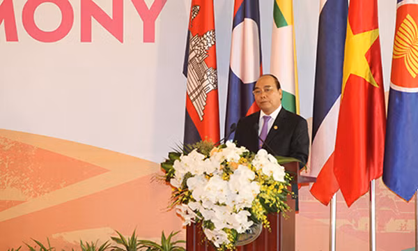 Thủ tướng Nguyễn Xuân Phúc phát biểu khai mạc hội nghị. Ảnh: Thành Trung