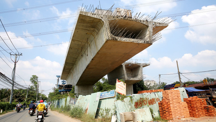 Nhiệm vụ quan trọng nhất của TP.HCM trong giai đoạn hiện nay là đẩy nhanh tiến độ các dự án đầu tư công. Ảnh: Lê Tiên