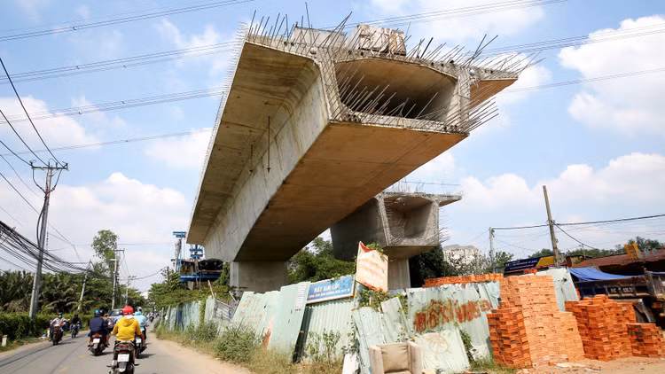 Nhiệm vụ quan trọng nhất của TP.HCM trong giai đoạn hiện nay là đẩy nhanh tiến độ các dự án đầu tư công. Ảnh: Lê Tiên