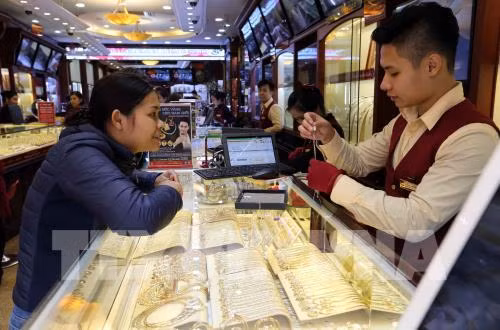Giá vàng trong nước sáng nay (10/2) tăng nhẹ 50.000 đồng/lượng. . Ảnh: Trần Việt - TTXVN