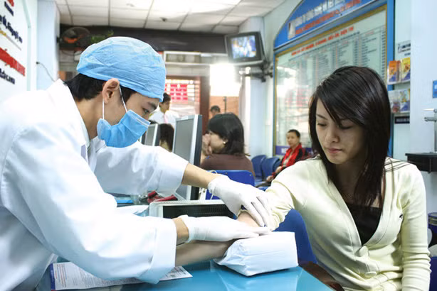 Một trong những khó khăn của ngành y tế trong thu hút tư nhân tham gia dự án PPP là do nguồn nhân lực còn thiếu và yếu, đặc biệt là thiếu chuyên gia PPP. Ảnh: Lê Tiên