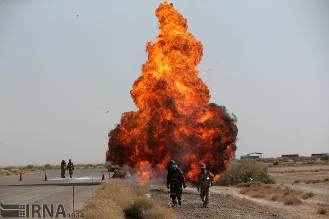 Không quân Iran diễn tập đáp trả đòn tấn công phủ đầu