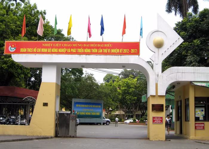 Ngay trong tuần này, Bộ NN&PTNT sẽ có văn bản yêu cầu các tỉnh phải tăng cường công tác an ninh trật tự tại các điểm bán HSMT, nộp HSDT. Ảnh: Nhã Chi st