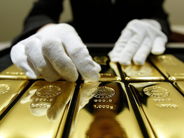 Giá vàng đã mất hơn 4% kể từ thông điệp của Fed vào tuần trước về khả năng tăng lãi suất sớm. Ảnh: Bloomberg.