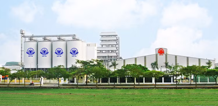 Các bị cáo trong vụ án đã lợi dụng chính sách rượu, bia xuất khẩu không bị đánh thuế tiêu thụ đặc biệt để tiêu thụ rượu, bia xuất khẩu ở trong nước nhằm trốn thuế. Ảnh: Tường Lâm