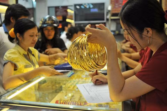 Có ngân hàng bi quan cho rằng ngưỡng 800 USD/ounce sẽ được thiết lập vào cuối năm 2016.