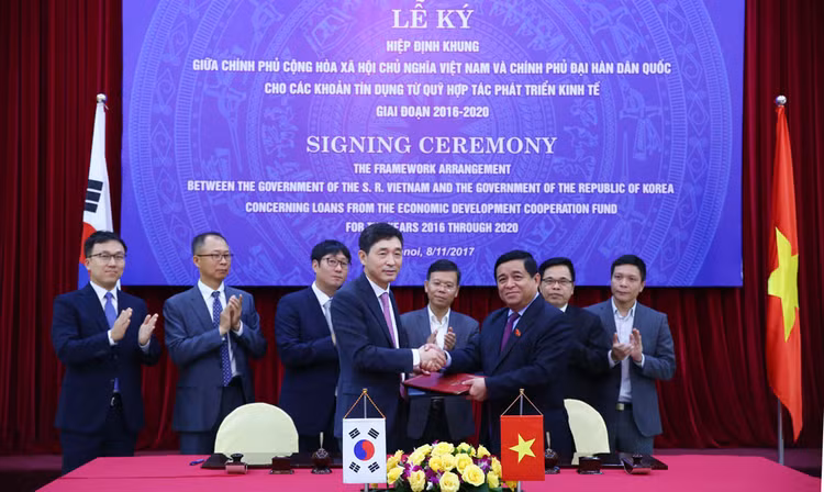 Hiệp định tín dụng khung tạo cơ sở để lựa chọn, triển khai các dự án sử dụng vốn từ Quỹ hợp tác phát triển kinh tế Hàn Quốc trong giai đoạn 2016 – 2020. Ảnh: Lê Tiên