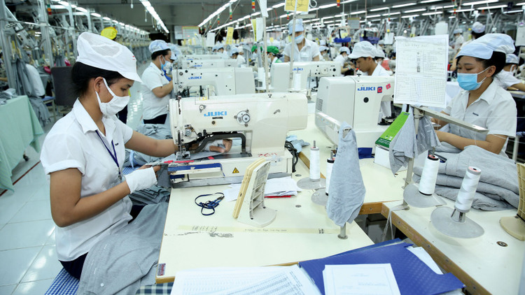 Những tháng cuối năm là giai đoạn cao điểm cho các DN tập trung sản xuất, tăng tốc xuất khẩu. Ảnh: Lê Tiên