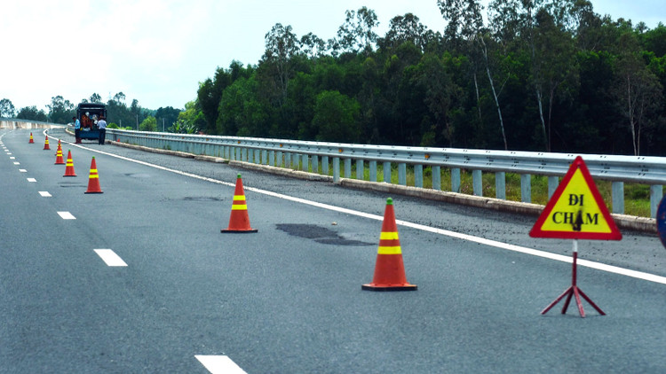 Liên danh Vinaconex.JSC - Thành An - Vinaconex E&C trúng Gói thầu Xây lắp số 6 thuộc Dự án Xây dựng đường cao tốc Đà Nẵng - Quảng Ngãi với giá trúng thầu là 1.370 tỷ đồng. Ảnh: Minh Hoàng