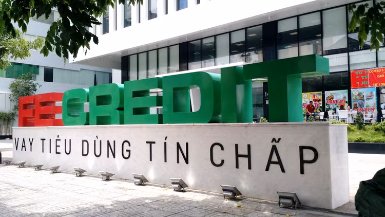 FE Credit chiếm từ 22 - 23% trong tỷ trọng tín dụng và đóng góp lớn trong kết quả kinh doanh hợp nhất của VPBank. Ảnh: Lê Tiên