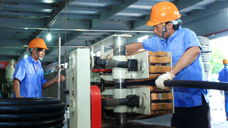 Nói chưa đi đôi với làm khiến Luật Hỗ trợ doanh nghiệp nhỏ và vừa khó đi vào cuộc sống. Ảnh: Lê Tiên