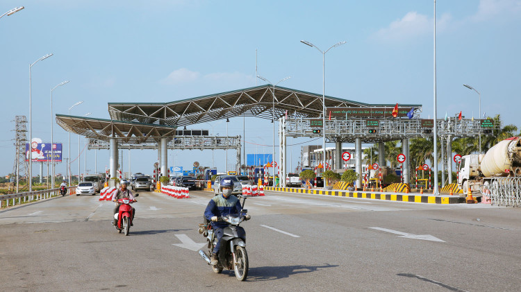 Chính phủ yêu cầu việc lựa chọn nhà đầu tư, nhà thầu trong dự án PPP phải thực hiện đấu thầu công khai, minh bạch. Ảnh: Lê Tiên