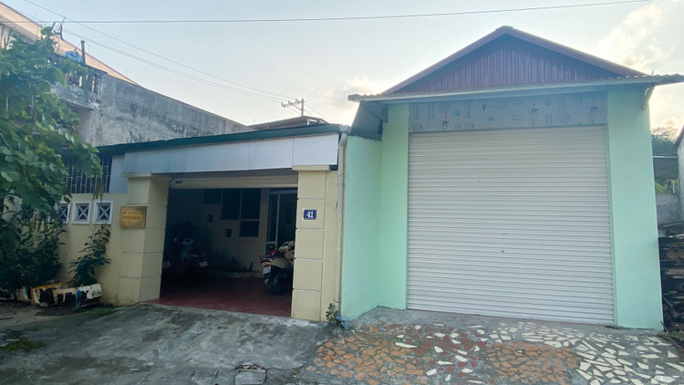 Căn nhà không số, không biển hiệu, đóng kín cửa là trụ sở của Công ty TNHH Bảo Ngân - một trong 2 địa điểm phát hành hồ sơ mời thầu (ảnh chụp ngày 13/2/2020)