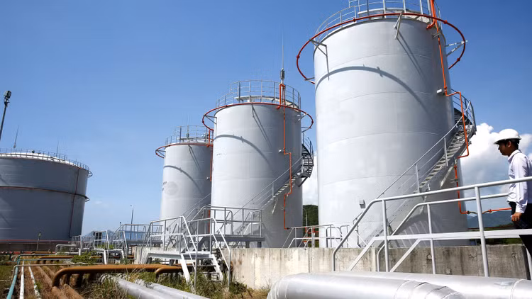 Yêu cầu nhà cung cấp bảo hiểm được các tổ chức xếp hạng quốc tế xếp hạng tài chính an toàn khiến một số doanh nghiệp bảo hiểm phi nhân thọ bị loại tại gói thầu cung cấp dịch vụ bảo hiểm cho một nhà máy dầu khí. Ảnh: Phú An