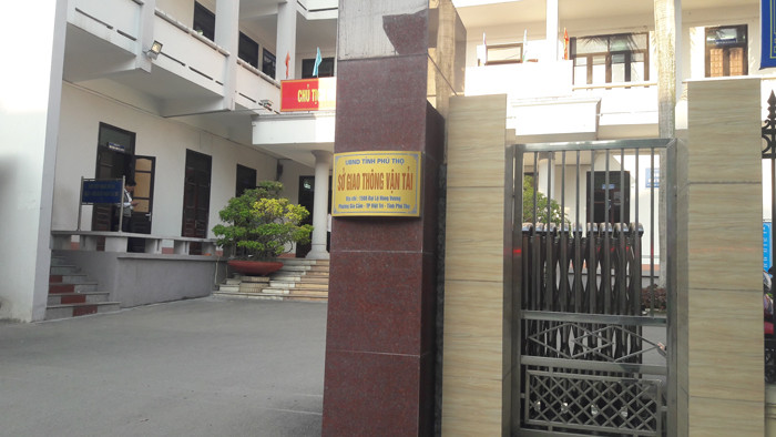 Nhà thầu nhiều lần đến Ban QLDA giao thông Phú Thọ nhưng vẫn không mua được HSMT, lý do là người được giao bán HSMT đang đi công tác