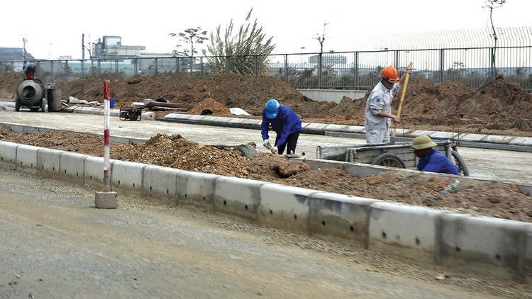 Theo kế hoạch, thời gian thực hiện hợp đồng Dự án BT Xây dựng tuyến đường Lý Thường Kiệt, TP. Vinh là 18 tháng. Ảnh: Đặng Tâm