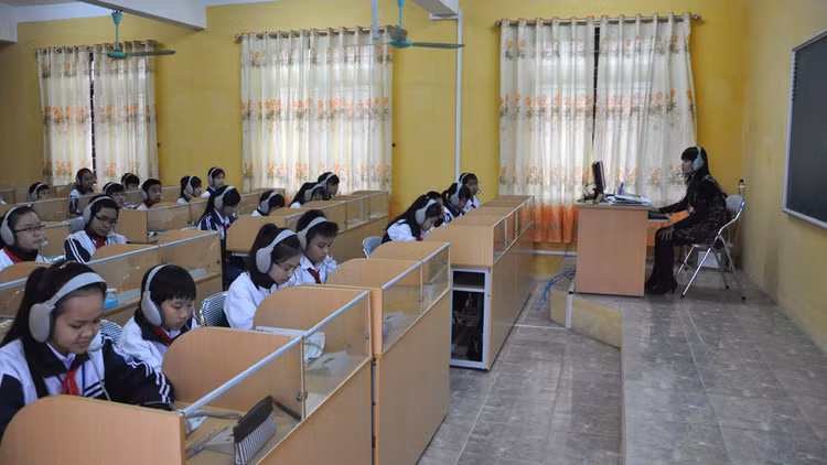 Với đơn hàng có số lượng hàng ngàn trang thiết bị nội thất, đồ gỗ, việc yêu cầu thời gian thực hiện hợp đồng quá ngắn thực sự bắt bí nhà thầu. Ảnh: Lê Tiên