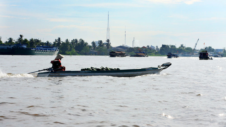 Sông Mekong có vai trò đặc biệt, nuôi dưỡng hai vùng kinh tế trọng điểm là Đồng bằng sông Cửu Long và Tây Nguyên. Ảnh: Hoài Tâm