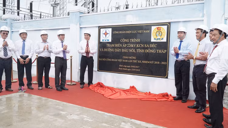 Đây là công trình cấp điện áp 220 kV thứ hai được EVN SPC đầu tư, đóng điện thành công