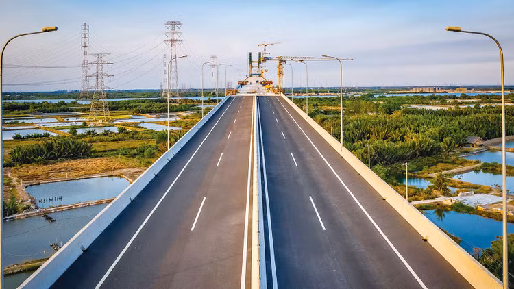 Năm 2020, Bộ GTVT được giao 35.300,84 tỷ đồng theo kế hoạch đầu tư công vốn ngân sách nhà nước, trong khi nhu cầu vốn đầu tư của bộ này là 37.157,24 tỷ đồng. Ảnh: Đông Giang