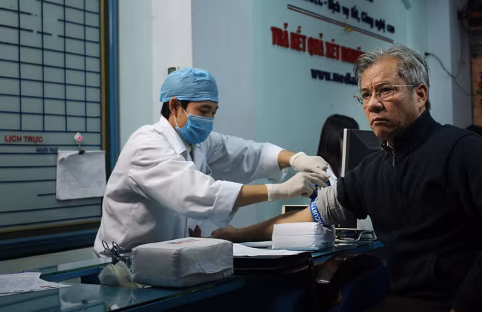 GDP của quý I/2016 bị tác động lớn bởi chính sách tăng giá dịch vụ y tế và giáo dục. Ảnh: LTT