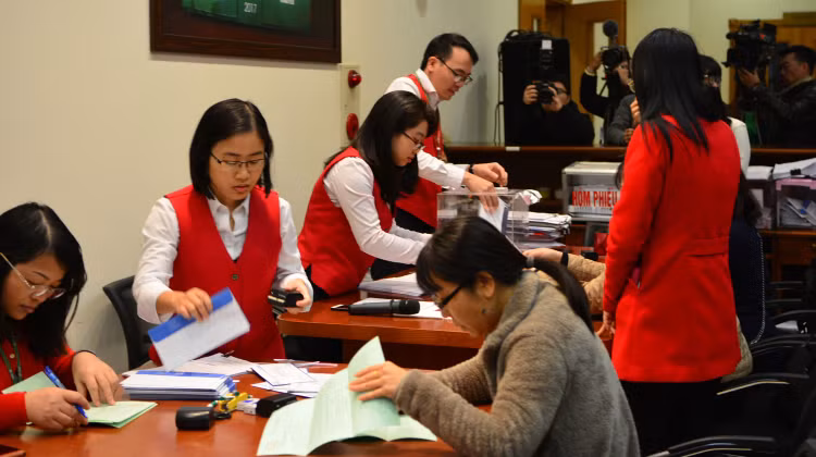 Cơ chế triển khai đấu giá cổ phần nhà nước tại doanh nghiệp vẫn còn bất cập. Ảnh: st