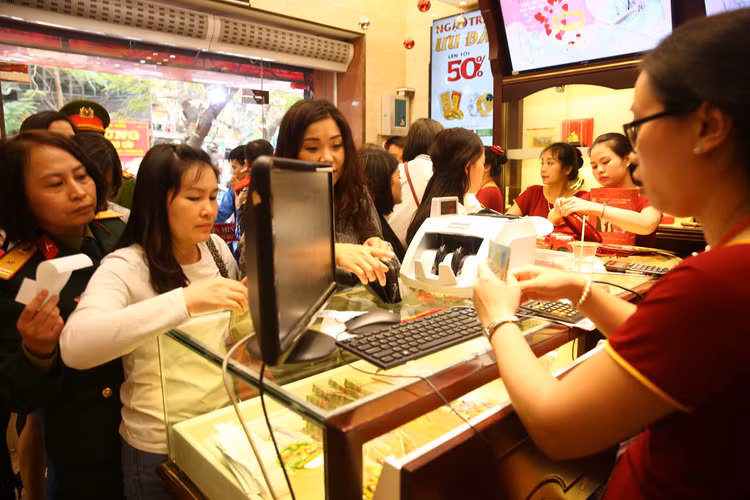 Vàng có thể trở thành kênh đầu tư hấp dẫn trong năm 2020. Ảnh: Nhã Chi