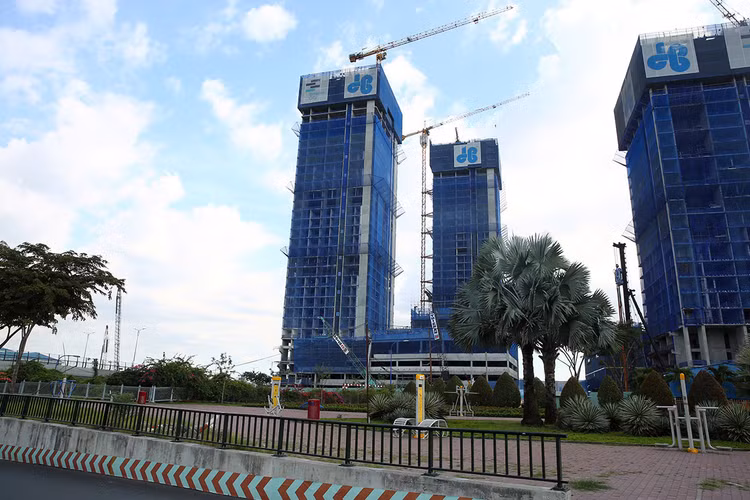 Năm 2020, thị trường bất động sản được dự báo vẫn còn nhiều khó khăn khiến tình hình kinh doanh của các doanh nghiệp ngành xây dựng khó được cải thiện