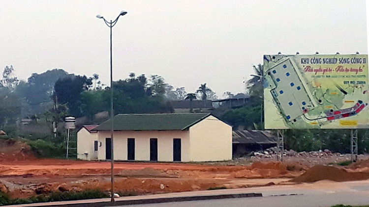 Gói thầu Xây dựng đường giao thông và hệ thống thoát nước mưa, thoát nước thải tuyến T13-T10-T11 thuộc Dự án Xây dựng hạ tầng Khu công nghiệp Sông Công II - diện tích 250ha, TP. Sông Công, Thái Nguyên. Ảnh: Ngọc Thành