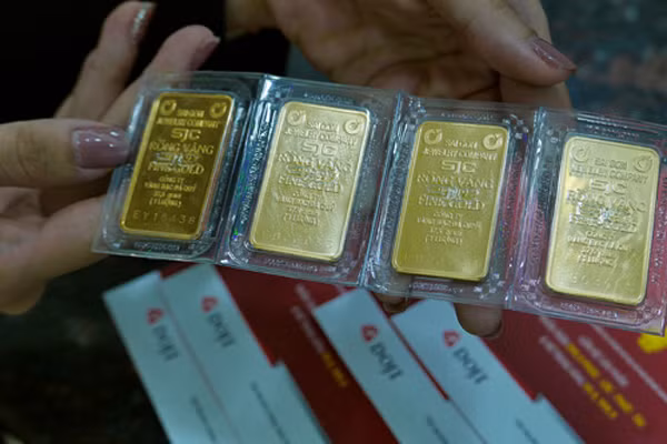 Thị trường vàng miếng trong nước chủ yếu có sự tham gia của nhà đầu tư nhỏ lẻ. Ảnh: Q.Đ.