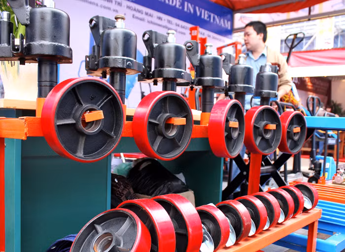 Hợp tác công tư để phát triển thị trường trong nước gắn với Cuộc vận động “Người Việt Nam ưu tiên dùng hàng Việt Nam” là chủ trương được nhiều người ủng hộ. Ảnh: Lê Tiên