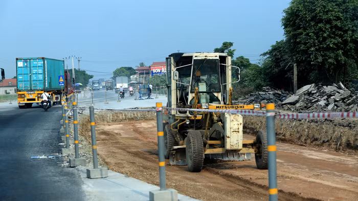 Đến hết tháng 12/2016, tổng nguồn vốn NSNN và trái phiếu chính phủ toàn ngành GTVT giải ngân được 33.387 tỷ đồng, đạt 75,2% kế hoạch. Ảnh: Lê Tiên