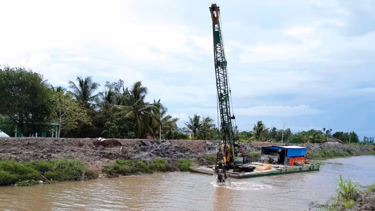 Theo Bên mời thầu, Công ty CP Xây dựng và Đầu tư 419 xác nhận không còn đủ năng lực để tiếp tục thi công xây dựng 3 cầu tại Gói thầu XL07. Ảnh Ban Thủy lợi 10