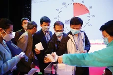 Hành vi tham dự phiên đấu giá trong trường hợp vợ, chồng, anh ruột, chị ruột, em ruột cũng là người tham gia đấu giá đối với tài sản đó được cho là rất khó xác định. Minh họa: Tiên Giang