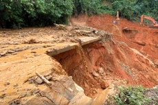 Một số gói thầu xử lý, khắc phục sạt lở đang được triển khai. Ảnh: N.Hội