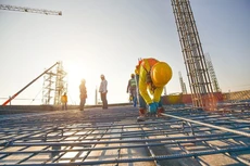 Nhà thầu đối mặt với thách thức chi phí cao và thiếu nhân lực