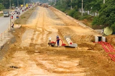 Dự án Nâng cấp, cải tạo ĐT.830C tại Long An (nay là tỉnh Tây Ninh) có 3 gói thầu xây lắp chính, tổng mức đầu tư 970 tỷ đồng. Ảnh minh họa: Trọng Lân