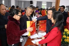 Báo Tài chính - Đầu tư trao 500 suất quà Tết cho các hộ nghèo tại Hưng Yên và Phú Thọ