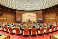 Với các nội dung được thông qua trong 51 Luật và 8 Nghị quyết của Trung ương, hệ thống luật pháp cơ bản “tháo nút thắt” thể chế, thay đổi theo tư duy mới, kiến tạo mở đường. Ảnh: Quý Bắc