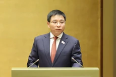Bộ trưởng Bộ Tài chính Nguyễn Văn Thắng trình bày Tờ trình của Chính phủ